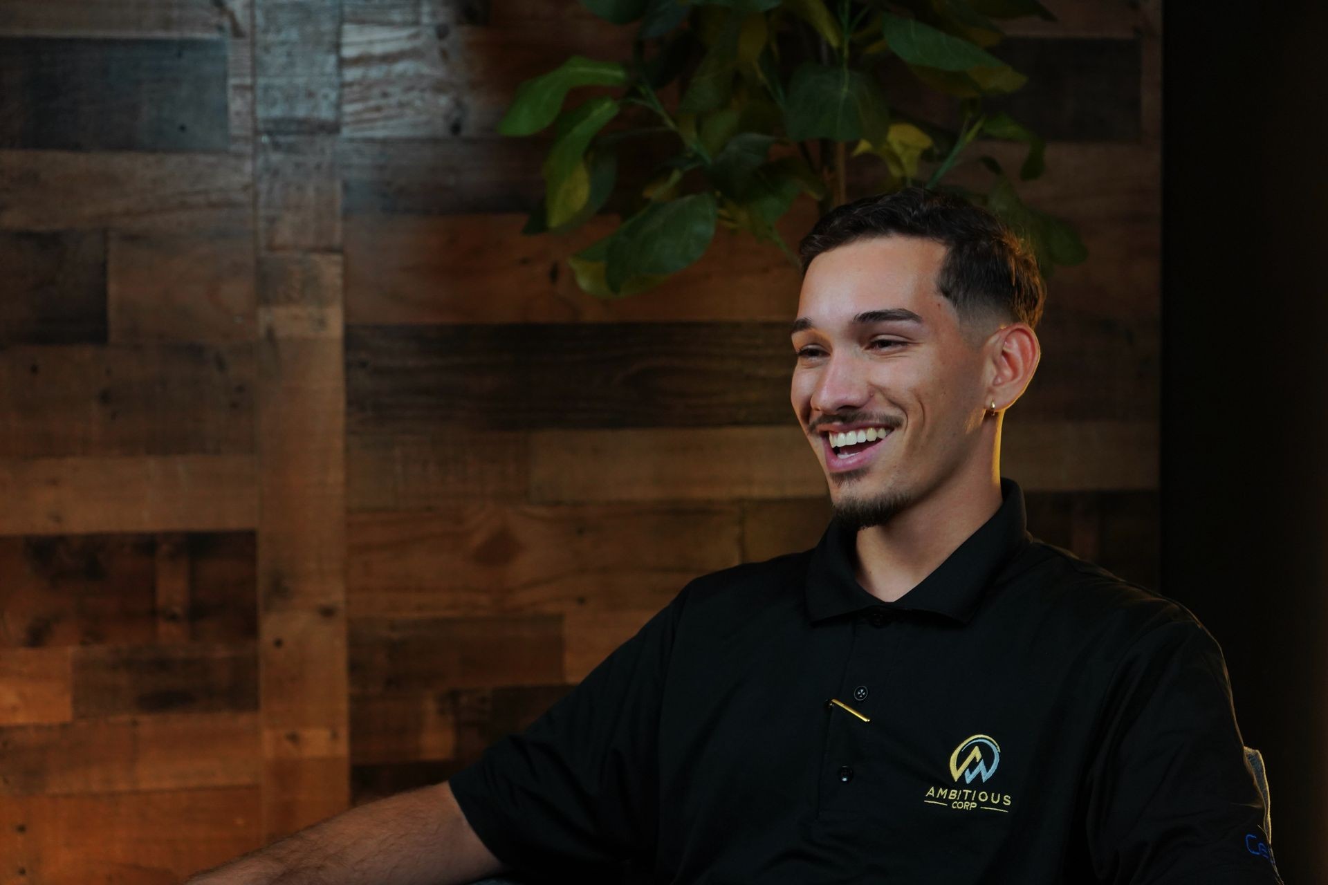 Edwin Santell - Gerente #1 Ambitious Corp